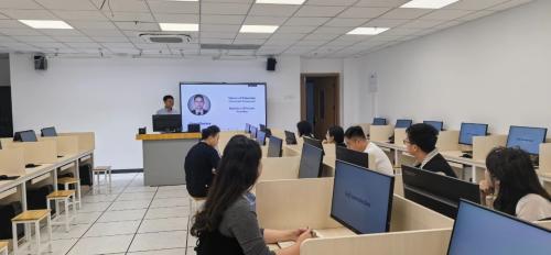 打造活力课堂新范式：马院专题教研探索“教学相长”有效路径