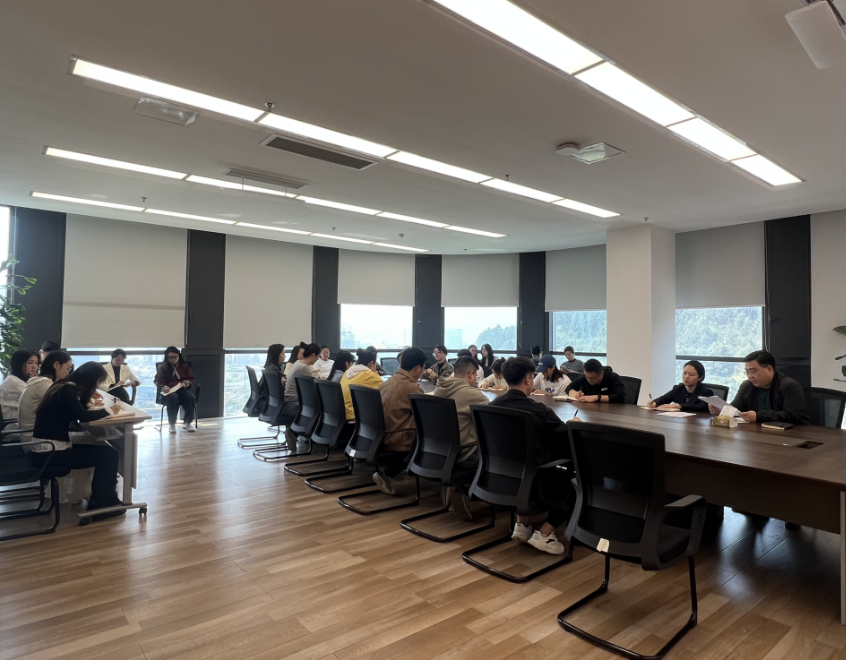 弘扬劳模精神 凝聚奋进力量